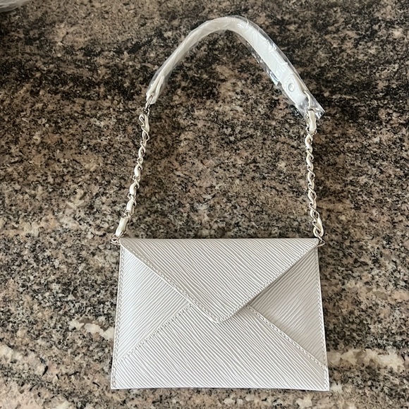 Louis Vuitton Kirigami Medium Pouchette - Picture 2 of 15
